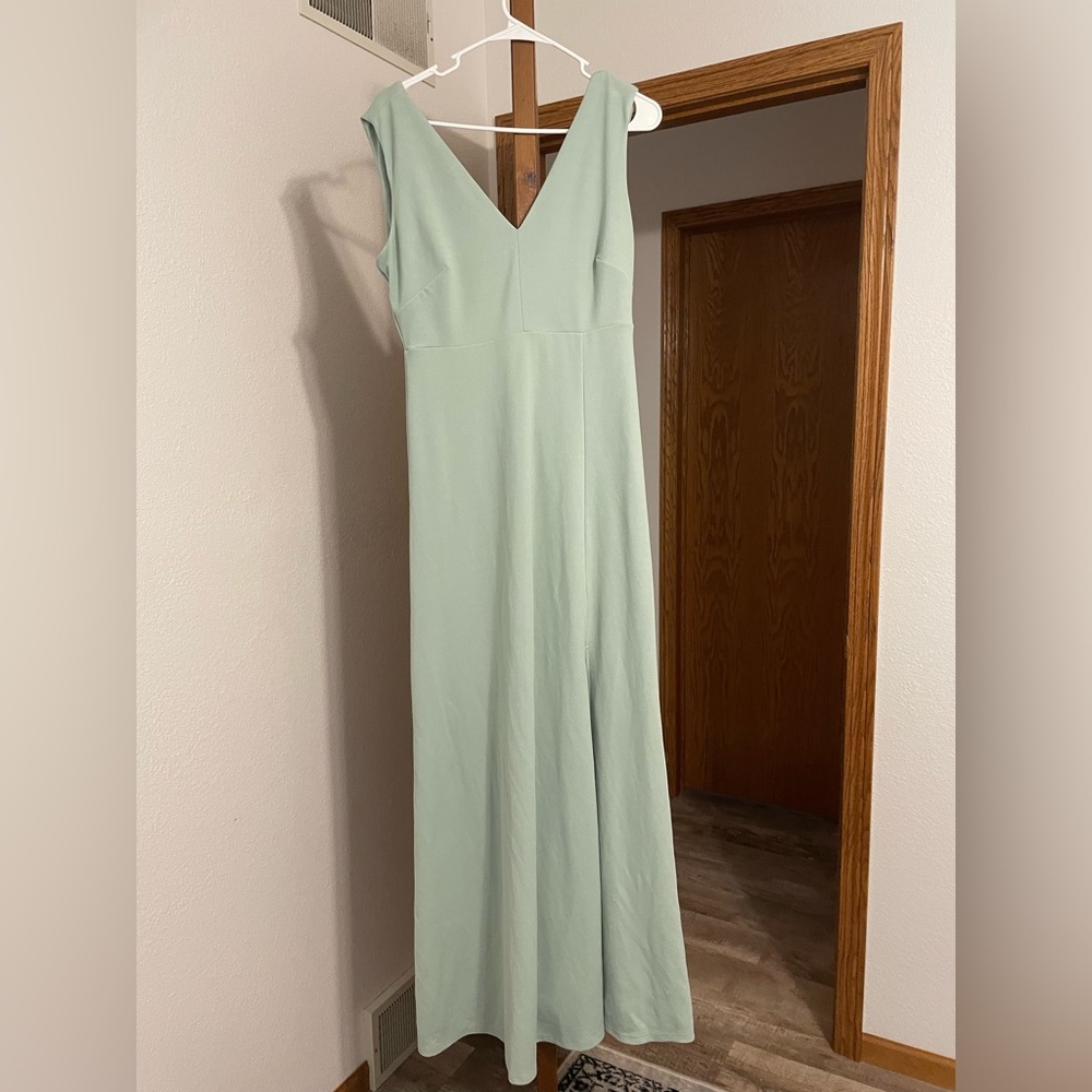 Elegant Mint Green Sleeveless Dress